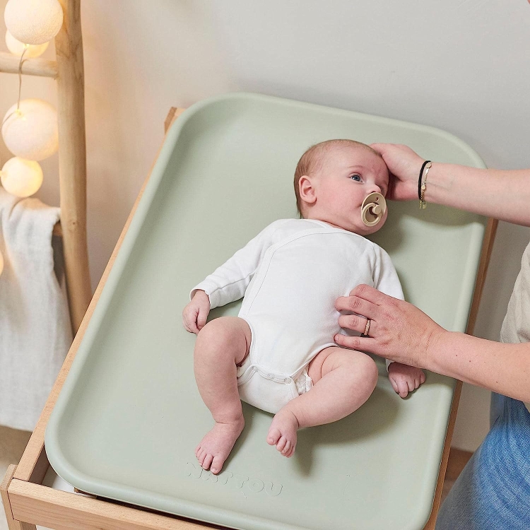 Nattou Silikonowa mata do przewijania Softy Pianka PU beżowa