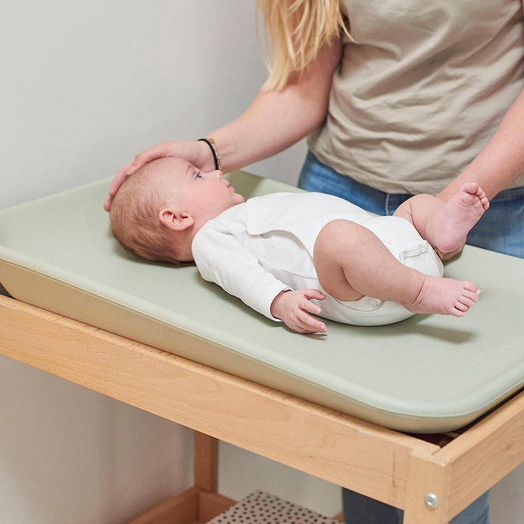 Nattou Silikonowa mata do przewijania Softy Pianka PU beżowa