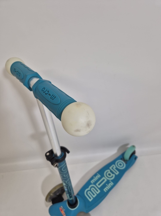 Micro Mini Led Deluxe świecąca hulajnoga dziecięca