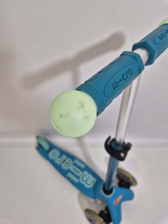 Micro Mini Led Deluxe świecąca hulajnoga dziecięca