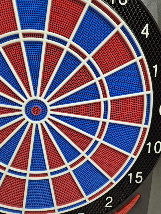 Carromco TOPAZ-901 elektroniczna tarcza do rzutek, czarna, 2-otworowa, elektroniczna tarcza do darta, zestaw rzutek do 8 graczy, 40 gier i 761 wariantów