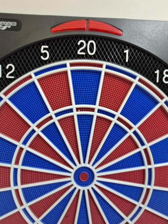 Carromco TOPAZ-901 elektroniczna tarcza do rzutek, czarna, 2-otworowa, elektroniczna tarcza do darta, zestaw rzutek do 8 graczy, 40 gier i 761 wariantów