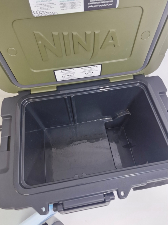 Ninja FrostVault Wytrzymały izolowany pojemnik chłodzący z butelką Ninja Thirsti i wkładem chłodzącym