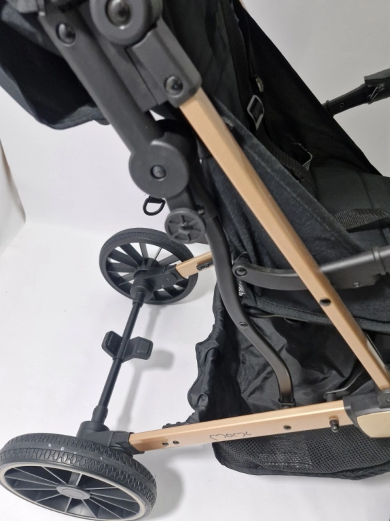 Używany Wózek spacerowy MoMi ESTELLE PLUS LIGHT, składany do 15 kg