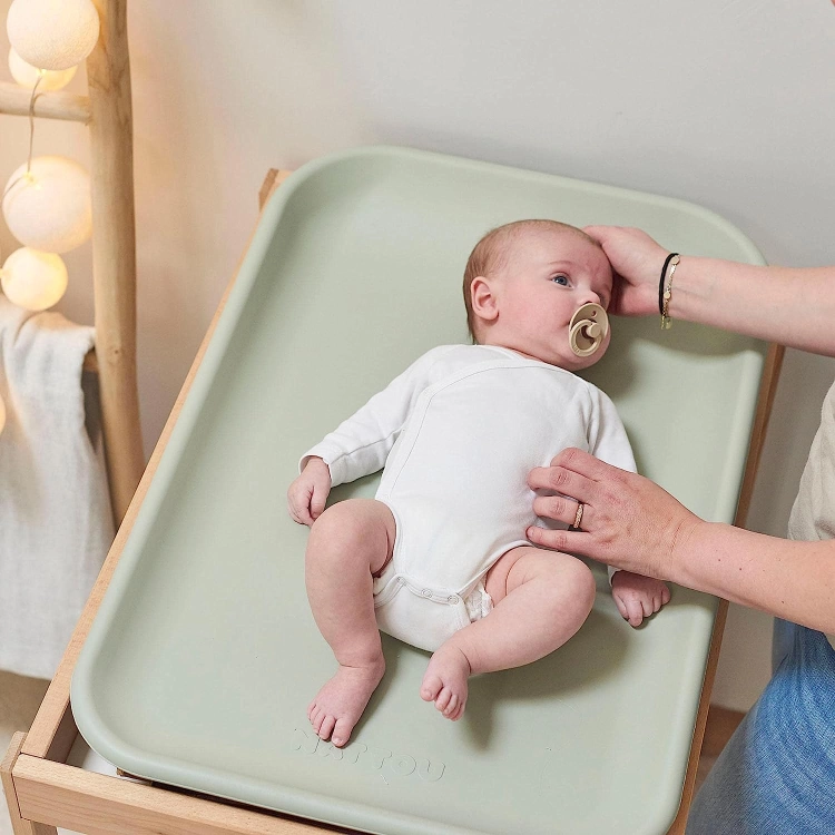 Nattou Silikonowa mata do przewijania Softy Pianka PU