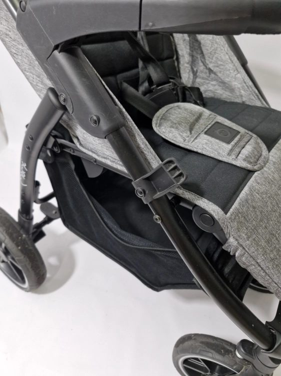 Używany MoMi MIYA EVA wózek spacerowy do 22 kg