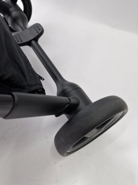 Używany Maxi Cosi wózek spacerowy Lara 2 kompaktowy 6,8kg