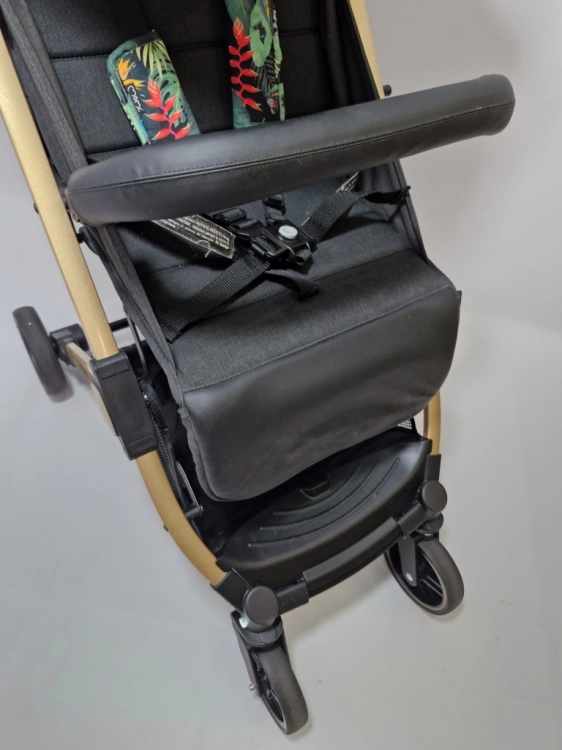 Momi ESTELLE Wózek spacrowy mały lekki 7,7 kg używany