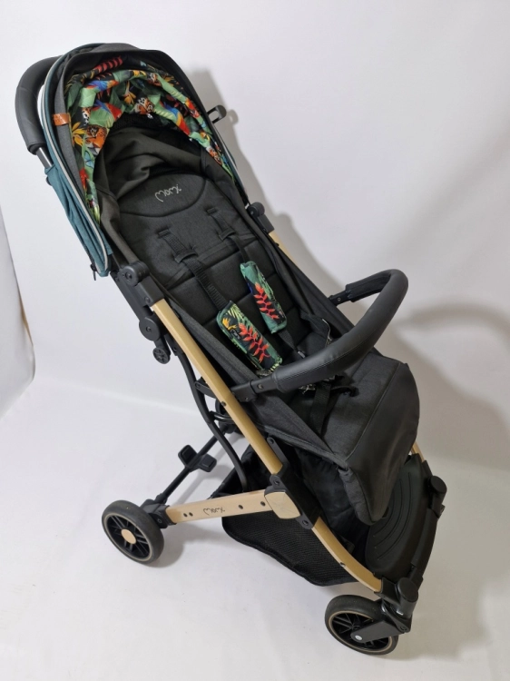 Momi ESTELLE Wózek spacrowy mały lekki 7,7 kg używany