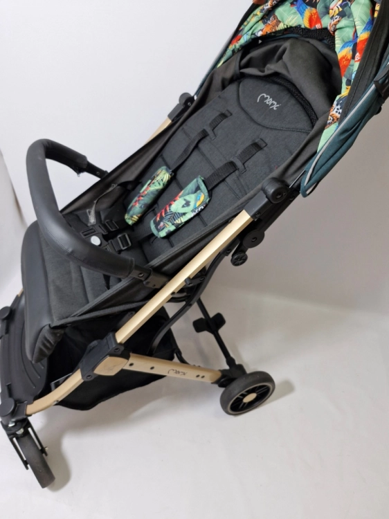 Momi ESTELLE Wózek spacrowy mały lekki 7,7 kg używany