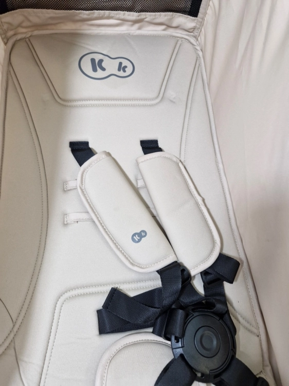 Outlet Kinderkraft APINO Lekka Spacerówka, Wózek dziecięcy spacerowy 7,5 kg